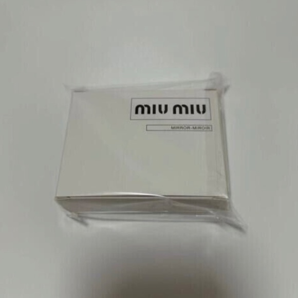 NWT  Miu Miu Blush Pink Mirror w/ Magnification Dust Bag and Box - Picture 3 of 4